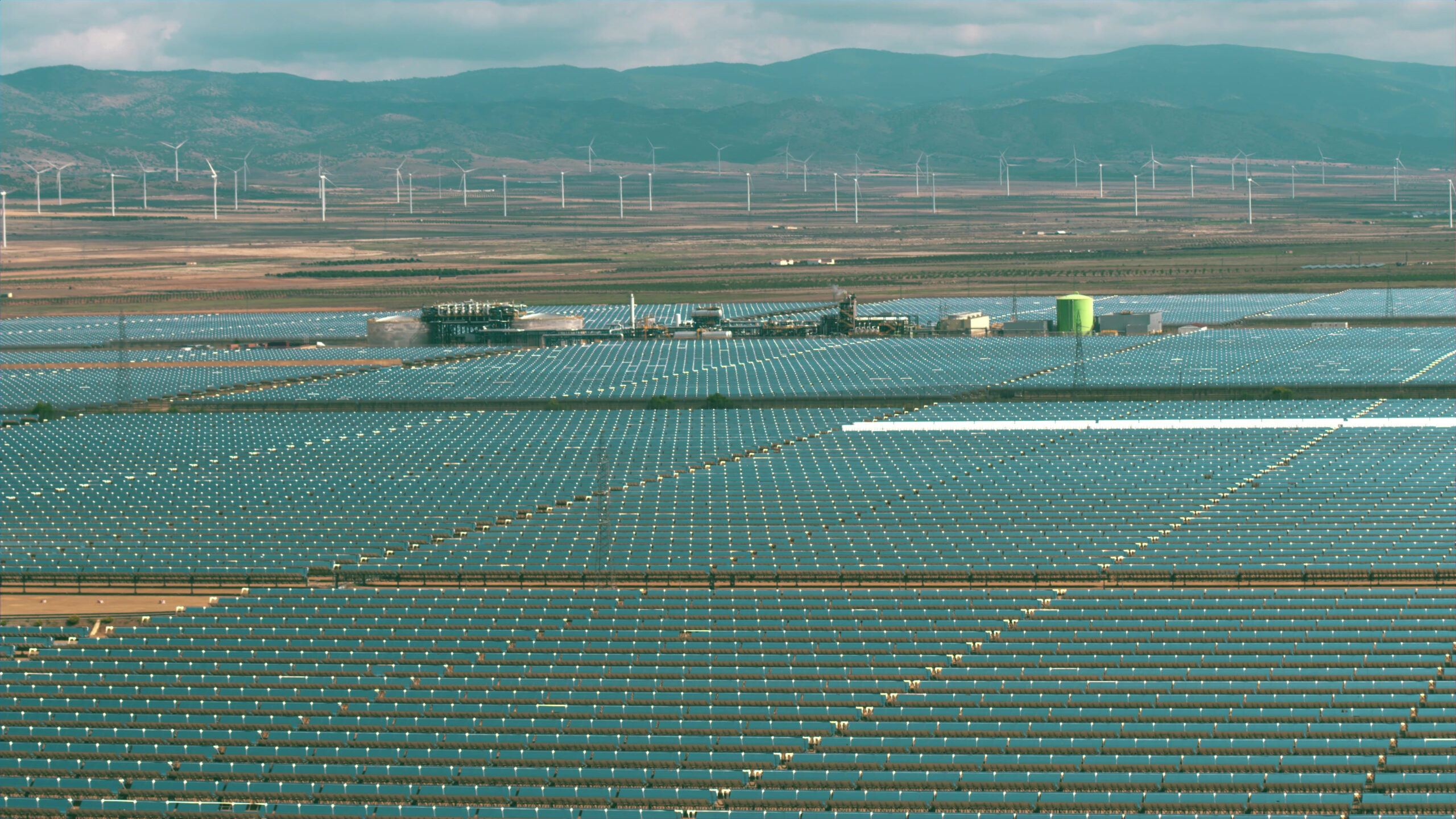Solar-plant-Spain-Aleksey-NovikovShutterstock.com_-scaled.jpg